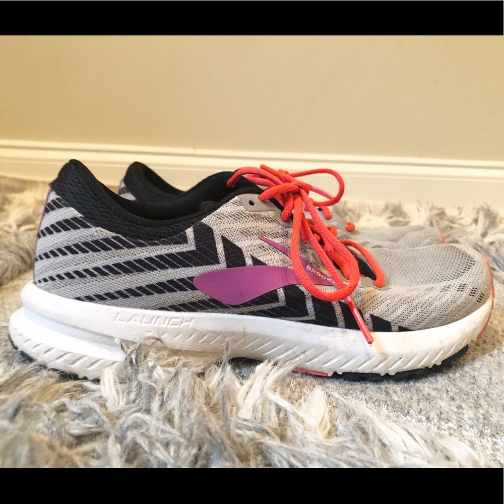 Brooks tennis shoes